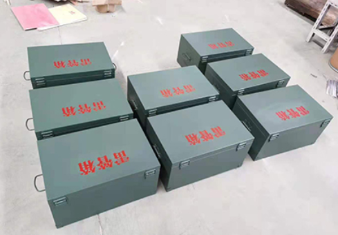 新县炸药箱和雷管箱一般是怎么存放的？